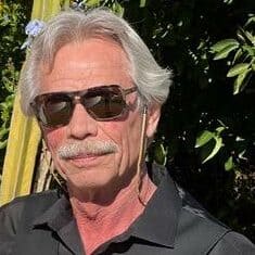 On August 23rd, during the MC Fireside Chats, a man wearing sunglasses and a black shirt captivated the audience.
